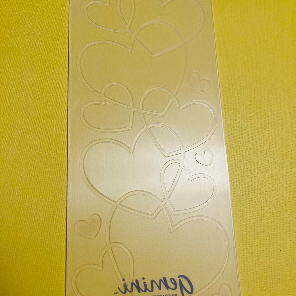 Die Cut & Embossing Entwined Hearts Two in One - Picture 4 of 5